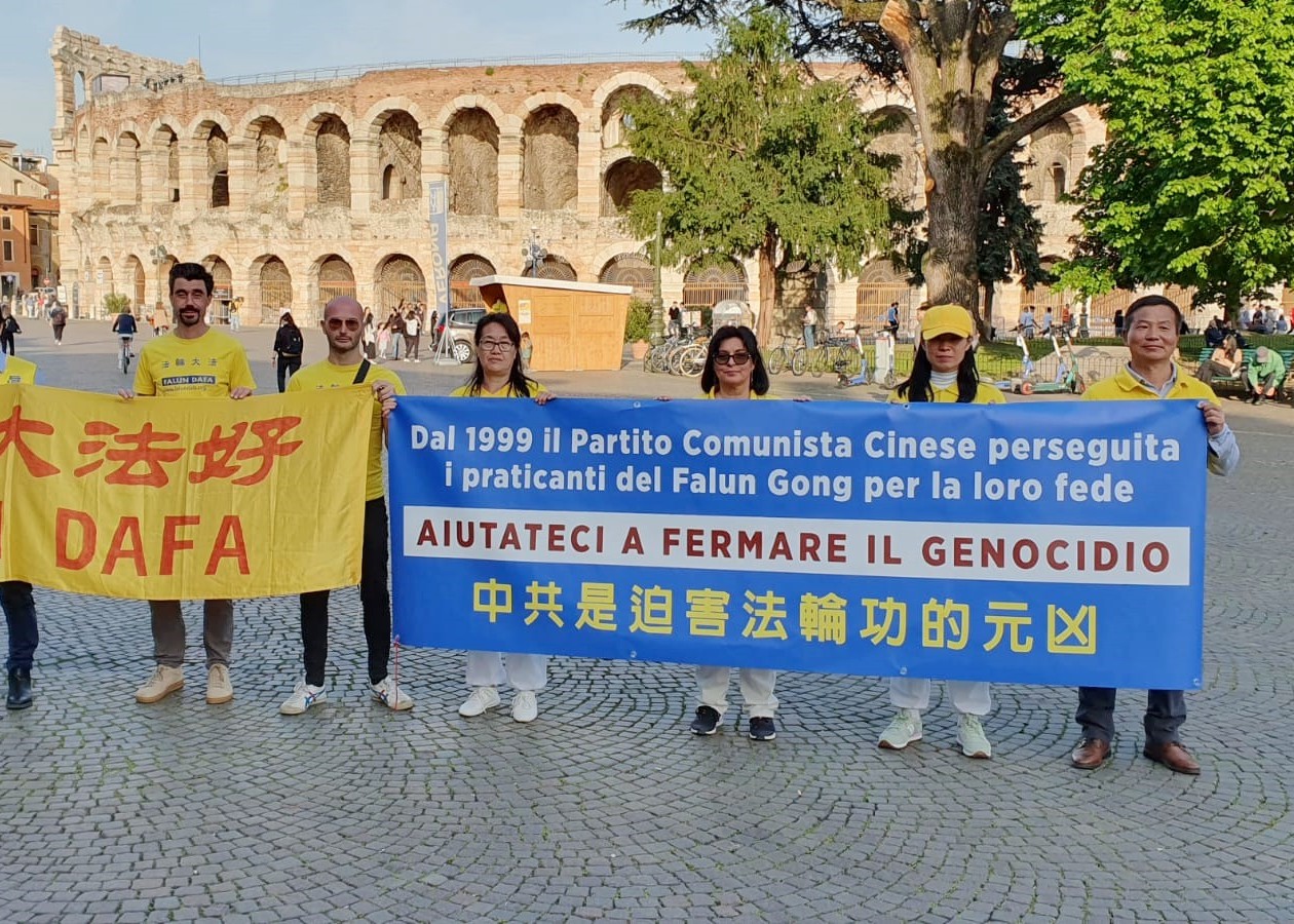 Image for article Верона, Італія: Підвищення обізнаності про переслідування в Китаї під час форуму китайсько-італійського бізнес-діалогу
