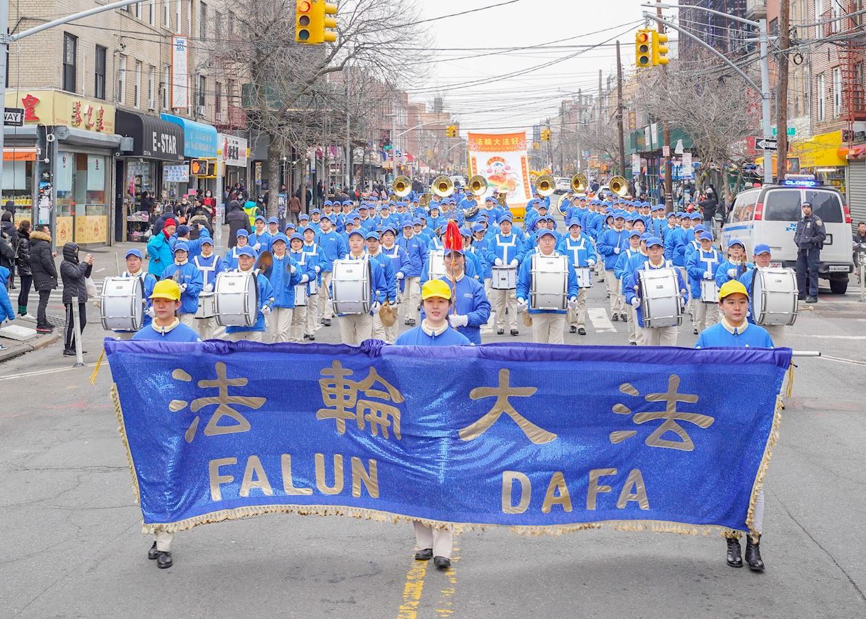 Image for article Нью-Йорк. Мешканці китайського кварталу вітають грандіозний парад Фалунь Дафа