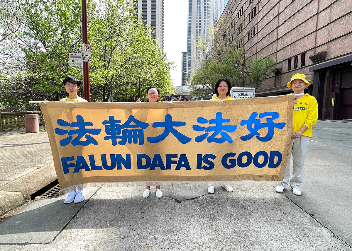 Image for article Колону Фалунь Дафа захоплено зустріли на параді на честь Дня святого Патріка в американському місті Х’юстоні