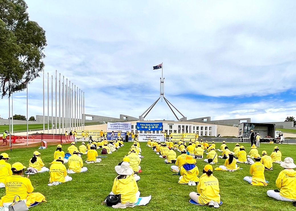 Image for article Австралія: мітинги під час візиту міністра закордонних справ Китаю закликають припинити переслідування Фалуньгун