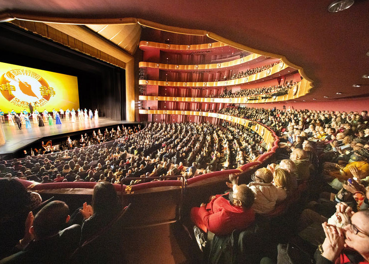 Image for article Американські та канадські представники влади оцінили виставу Shen Yun: «Вдячність за справжню китайську культуру»