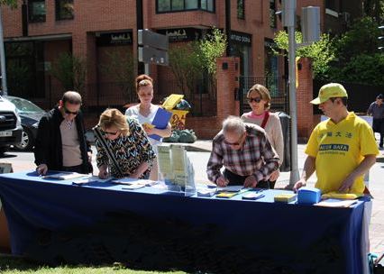 Image for article Іспанія. Люди підтримують мирний протест практикувальників