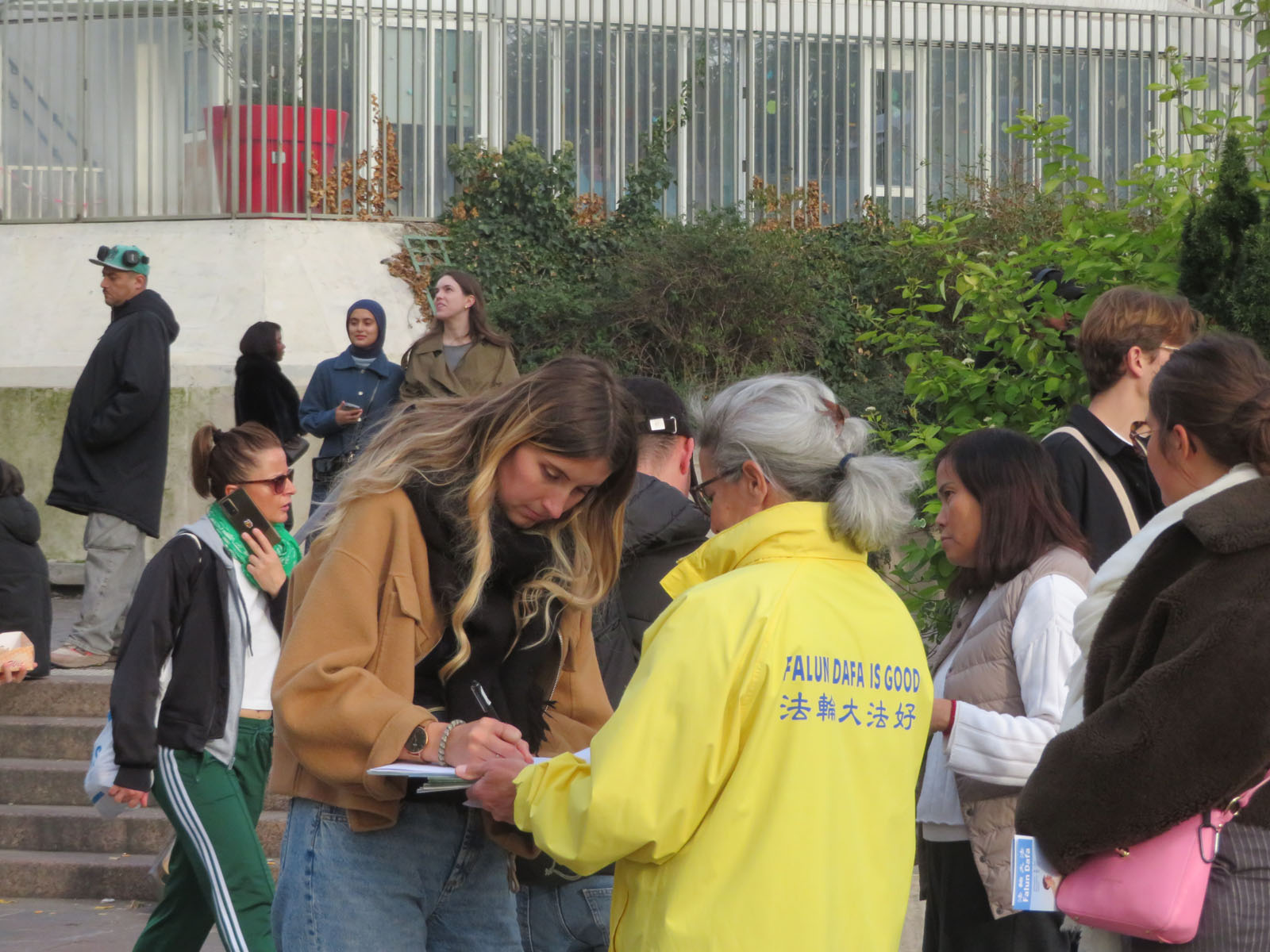 Image for article Франція. Люди дізнаються про Фалунь Дафа та засуджують переслідування