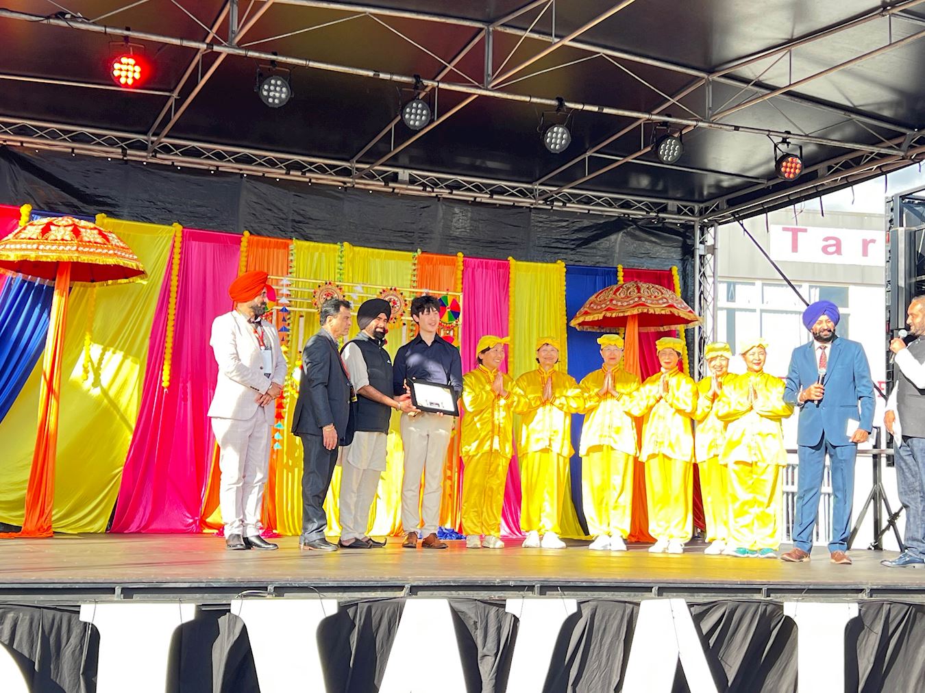 Image for article Нова Зеландія. Люди дізнаються про Фалунь Дафа під час фестивалю Дівалі в Окленді