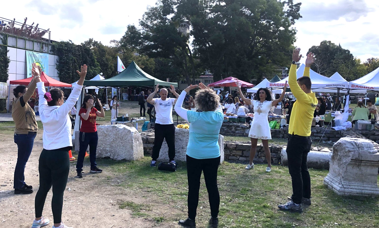 Image for article Болгарія. Фалунь Дафа вітали на фестивалі «Здрастуй, здоров'я!» у Старій Загорі
