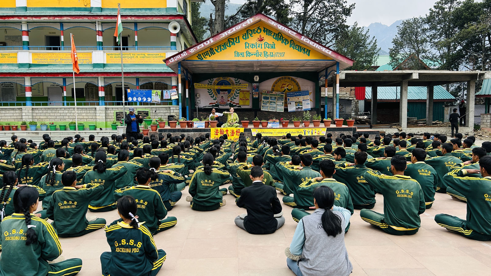 Image for article Кіннаур, Індія. Директори шкіл і вчителі з околиць Гімалаїв тепло відгукуються про Фалунь Дафа