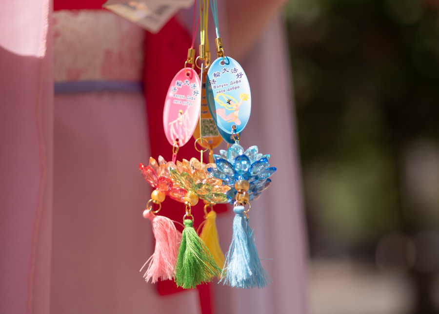 Image for article ​Історії про те, як непрактикувальники приймали Фалунь Дафа