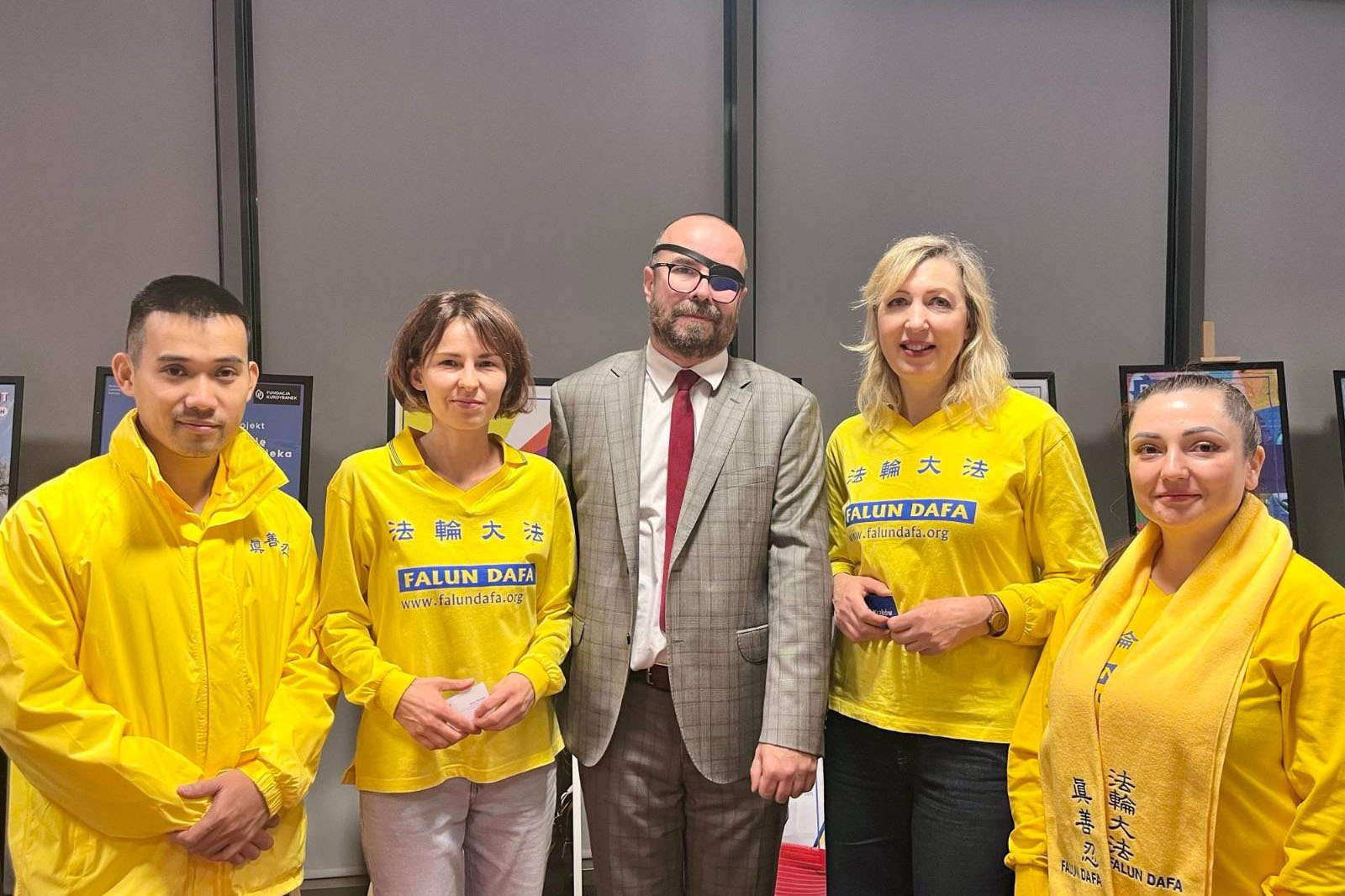 Image for article Польська громадськість вітає Фалунь Дафа на фестивалі НУО в Кракові