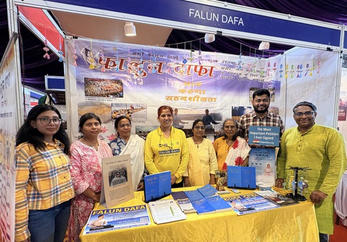 Image for article Індія. Фалунь Дафа тепло вітають на 23-му Книжковому ярмарку в Пуні