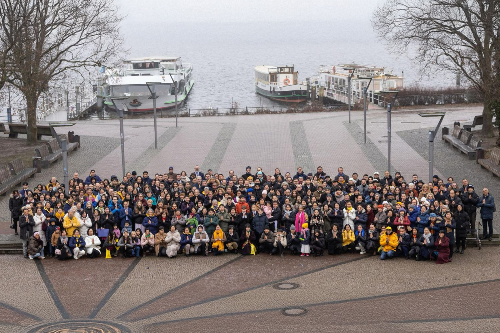 Image for article Практикувальники з Німеччини та німецькомовної частини Швейцарії бажають Учителю щасливого Нового року (відео)