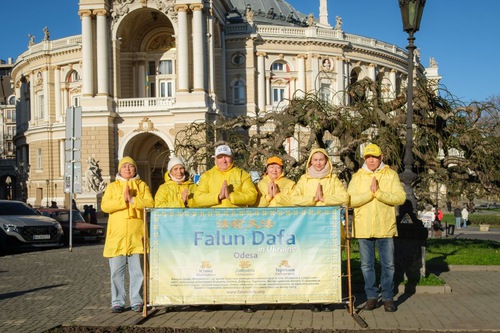 Image for article Практикувальники Фалунь Дафа з п’яти країн Східної Європи вітають шановного Вчителя Лі Хунчжи з Новим роком