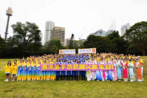 Image for article Практикувальники в Австралії та Новій Зеландії вітають Учителя Лі Хунчжи з Новим роком