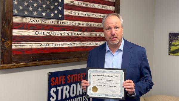 Image for article Прокурор округу Оріндж висловив визнання Shen Yun та привітав колектив у Нью-Йорку (відео)