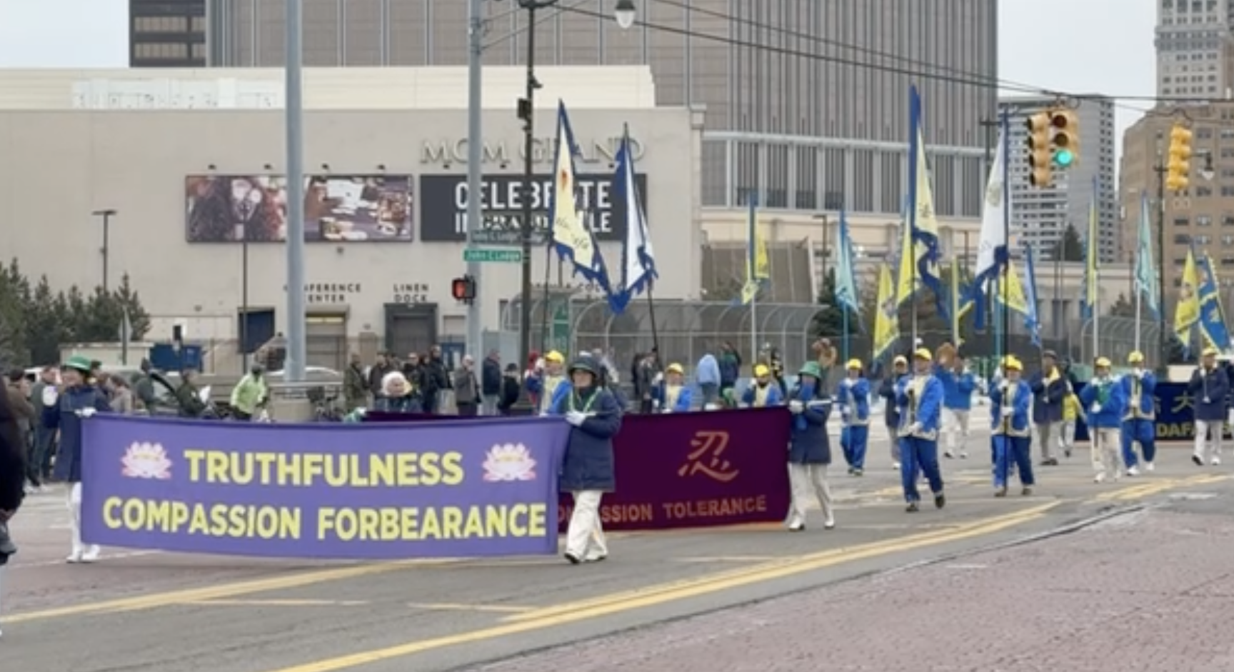 Image for article Детройт, США. Принципи Фалунь Дафа Істина, Доброта, Терпіння знайшли глибокий відгук у серцях глядачів параду до Дня святого Патрика