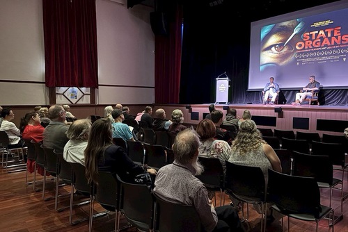 Image for article Олбані, Західна Австралія. Документальний фільм «Державні органи», що викриває жорстокість компартії Китаю, знайшов відгук у глядачів