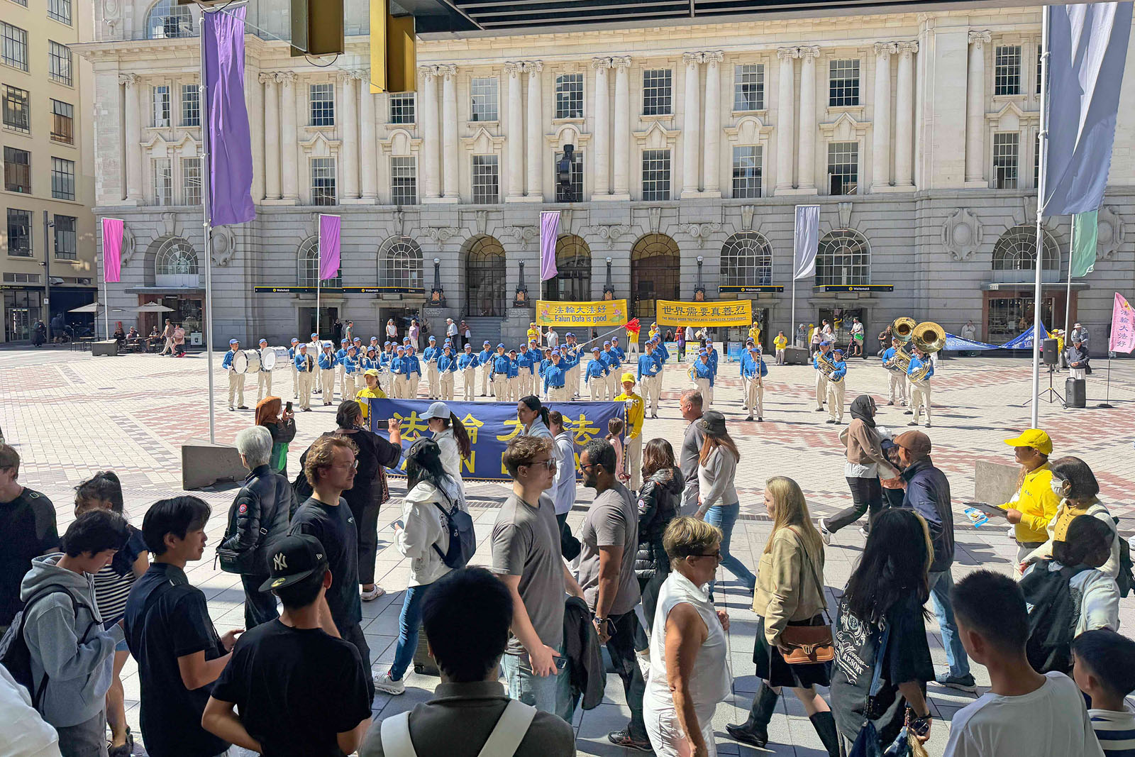 Image for article Нова Зеландія. Презентація Фалунь Дафа в торговому центрі Commercial Bay в Окленді