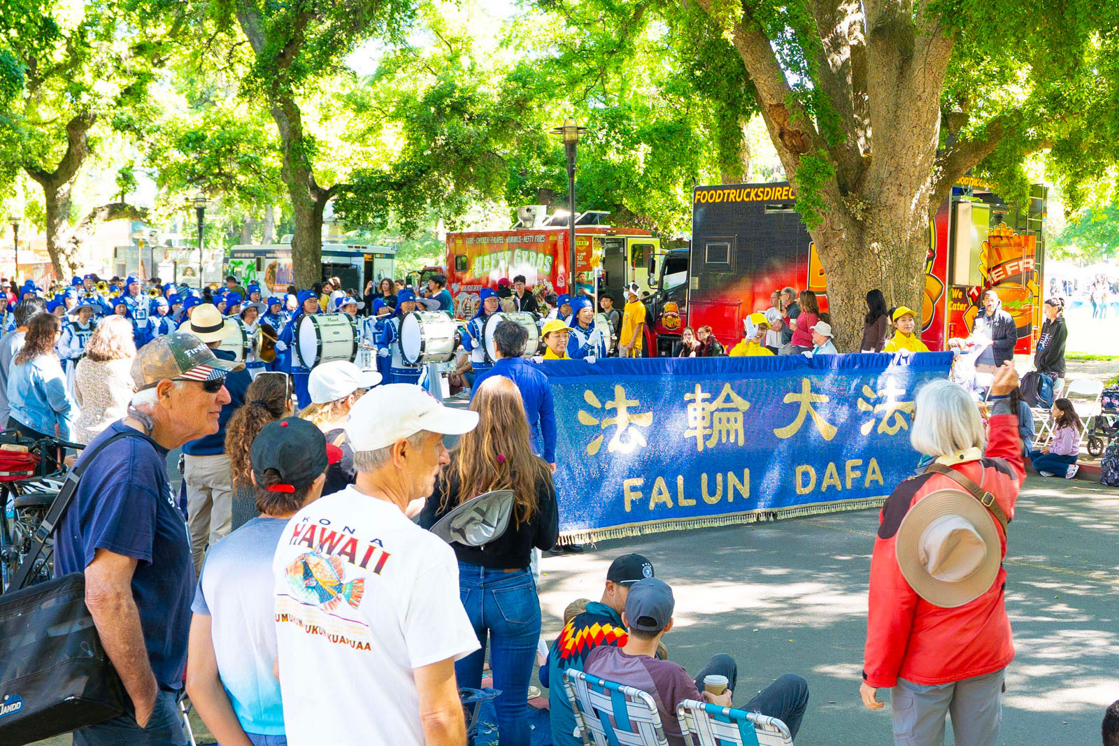Image for article Каліфорнія. Основні цінності Фалунь Дафа отримали високу оцінку глядачів під час параду в Каліфорнійському університеті в Девісі
