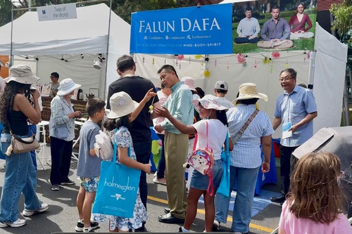 Image for article Австралія. Знайомство з Фалунь Дафа на фестивалі в Клейтоні, передмісті Мельбурна