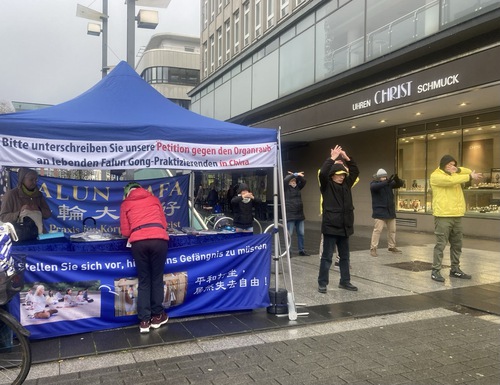 Image for article Німеччина. Жителі міста Бохум висловили підтримку Фалунь Дафа