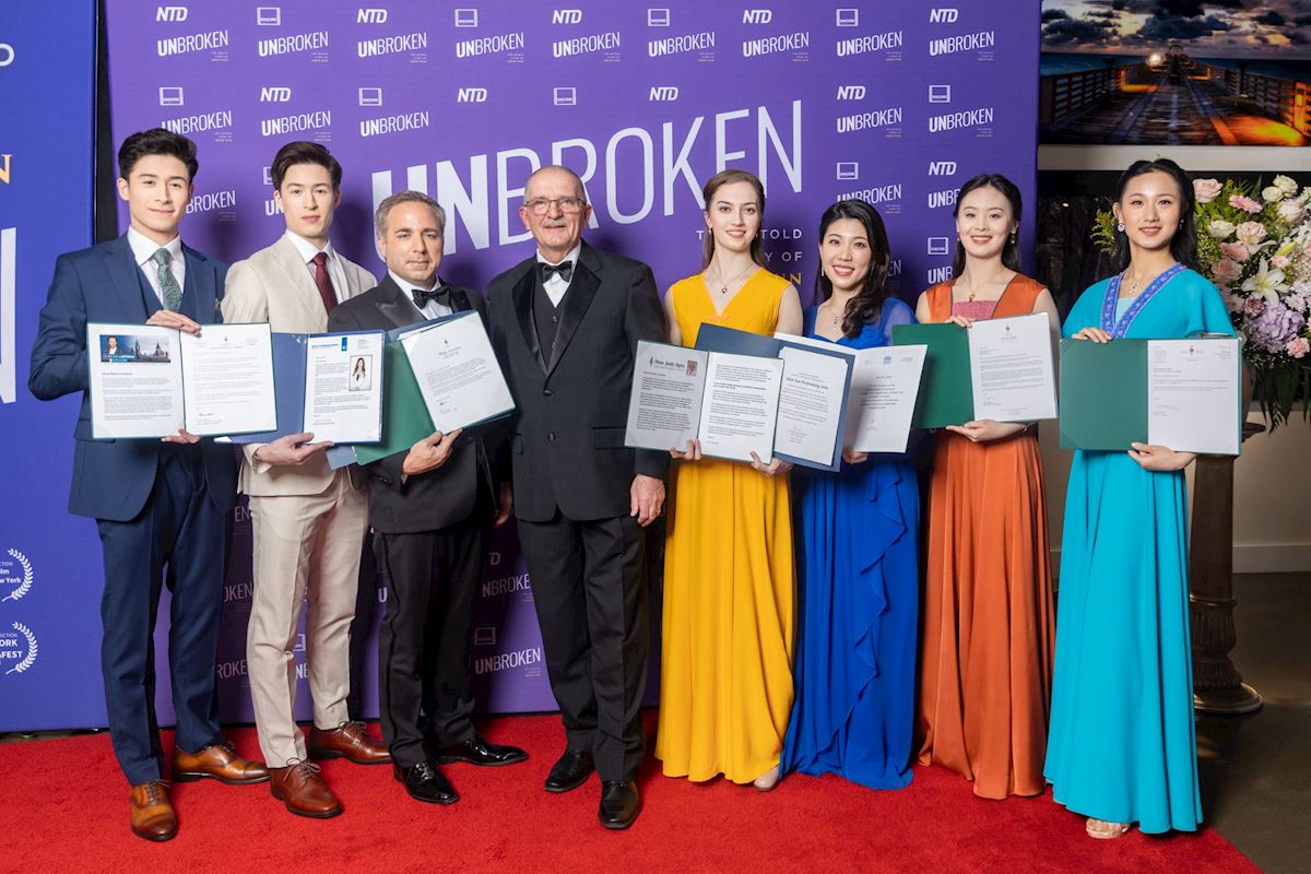 Image for article Прем’єра фільму «Незламані. Нерозкрита історія Shen Yun» у Канаді отримала високу оцінку та теплу підтримку глядачів