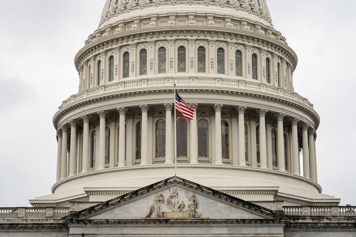 Image for article Над Капітоліями США та Пенсільванії підняли прапори на честь засновника Фалунь Дафа